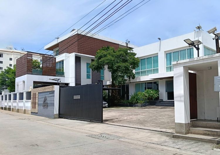 ให้เช่าสำนักงานพร้อมคลังสินค้าครบวงจร ซ.ลาดพร้าว 124 พื้นที่ใช้สอย  1,672ตร.ม. ไม่รวมที่จอดรถกว่า 40 คัน รถใหญ่เข้าได้ รูปที่ 2