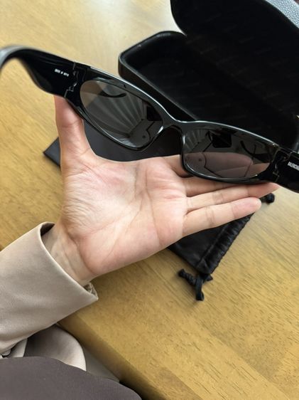 Balenciaga รุ่น Swift Oval รหัสรุ่น BB0157S สี001 รูปที่ 11