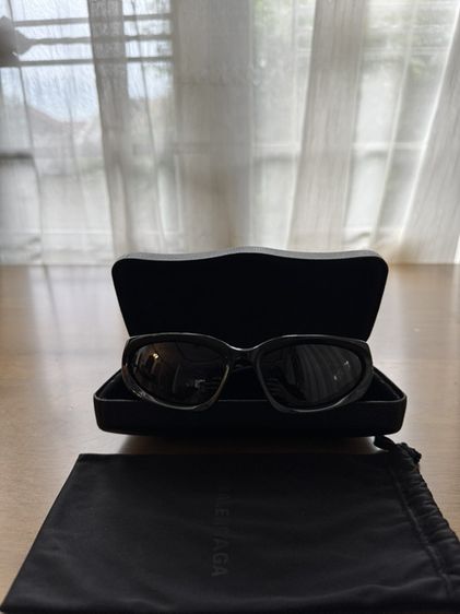 Balenciaga รุ่น Swift Oval รหัสรุ่น BB0157S สี001