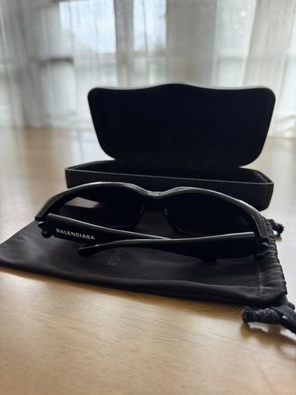Balenciaga รุ่น Swift Oval รหัสรุ่น BB0157S สี001 รูปที่ 6
