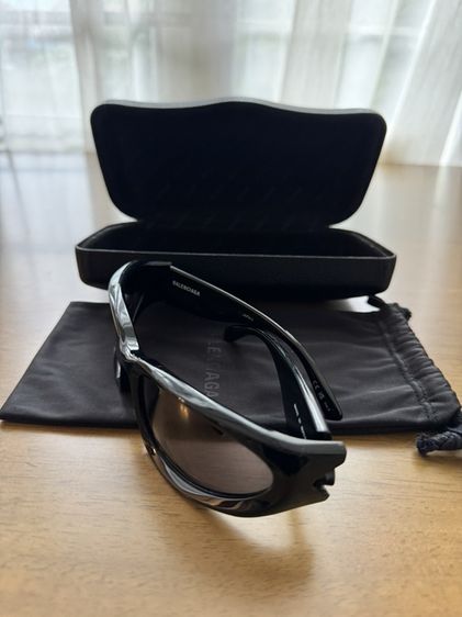 Balenciaga รุ่น Swift Oval รหัสรุ่น BB0157S สี001 รูปที่ 5