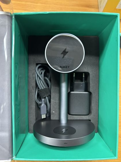 Aukey Magfusion 3 in 1 G อุปกรณ์ชาร์จมือถือและนาฬิกา รูปที่ 3