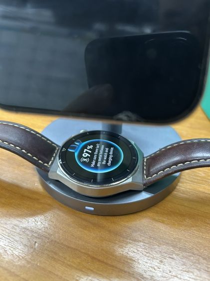 Aukey Magfusion 3 in 1 G อุปกรณ์ชาร์จมือถือและนาฬิกา รูปที่ 9