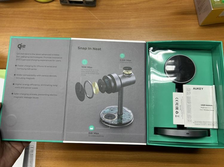 Aukey Magfusion 3 in 1 G อุปกรณ์ชาร์จมือถือและนาฬิกา รูปที่ 2