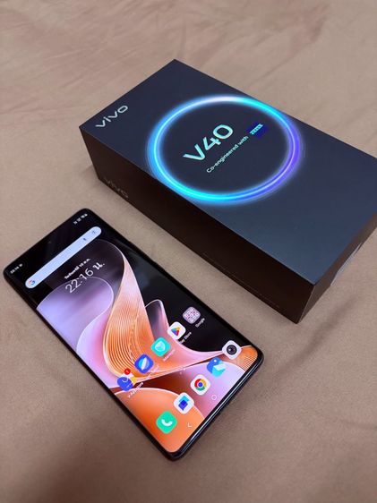 อื่นๆ 256 GB vivo v40 5G 12/256GB สีเงิน Stellar silver เลนส์ ZEISS กันน้ำ IP68 สภาพใช้งาน *ตำหนิ ฝากระจกหลังแตก แต่ยังกันน้ำได้ ขายถูกๆครับ