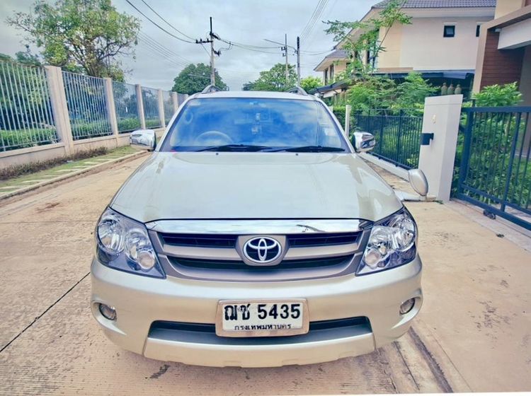 รถ Toyota Fortuner 2.4 G สี บรอนซ์ทอง