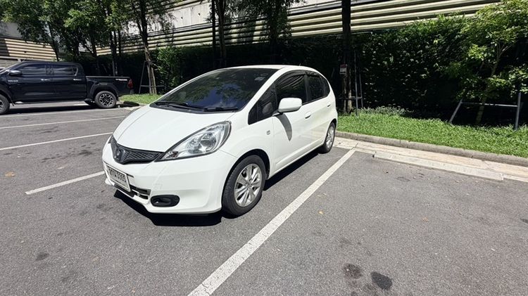 Honda Jazz 2013 1.5 V i-VTEC Sedan เบนซิน ไม่ติดแก๊ส เกียร์อัตโนมัติ ขาว รูปที่ 3