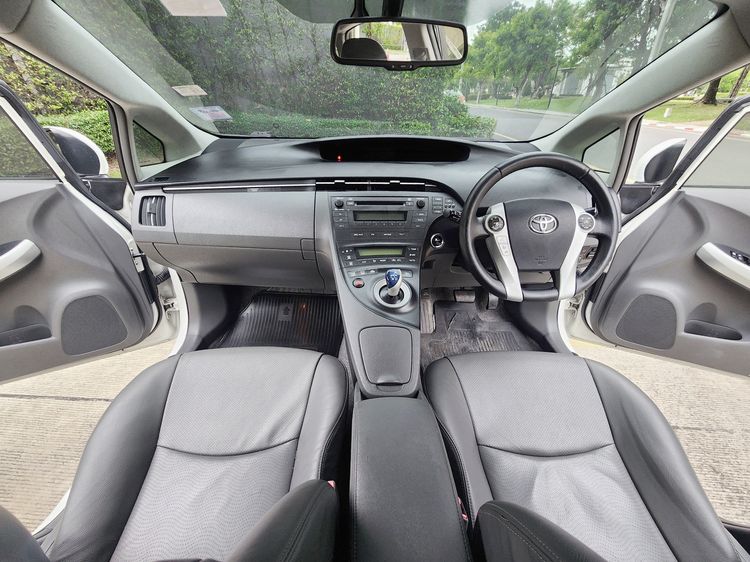 Toyota Prius 2011 1.8 Hybrid Top Grade Sedan เบนซิน เกียร์อัตโนมัติ ขาว รูปที่ 4