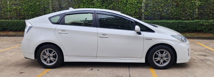 Toyota Prius 2011 1.8 Hybrid Top Grade Sedan เบนซิน เกียร์อัตโนมัติ ขาว รูปที่ 2
