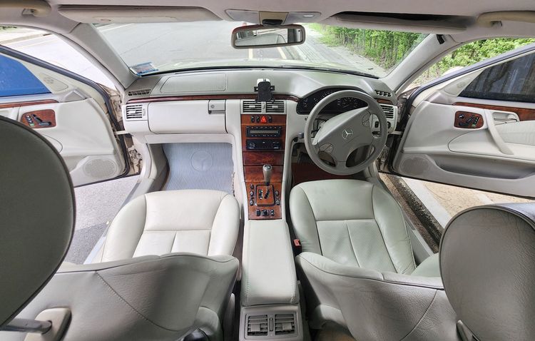 Mercedes-Benz E-Class 2000 E240 Sedan เบนซิน เกียร์อัตโนมัติ บรอนซ์ทอง รูปที่ 4
