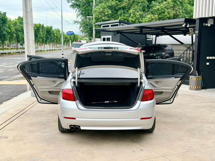 BMW Series 5 2012 520d Sedan ดีเซล ไม่ติดแก๊ส เกียร์อัตโนมัติ เทา รูปที่ 3