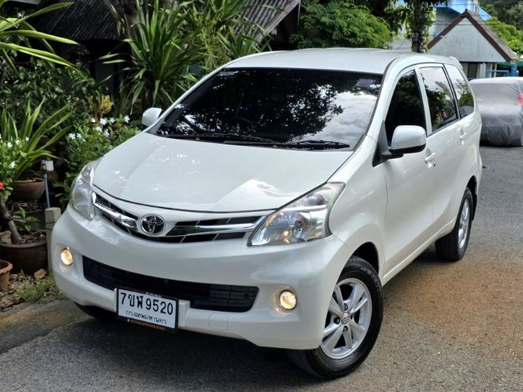 รถ Toyota Avanza 1.5 G สี ขาว