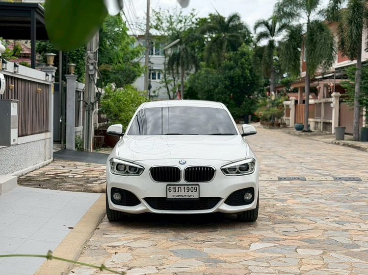 BMW Series 1 2016 118i Sedan เบนซิน ไม่ติดแก๊ส เกียร์อัตโนมัติ ขาว รูปที่ 2