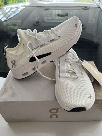 รองเท้าออกกำลังกาย On Running ไม่ระบุ ขาว ขาย ON Cloud Easy นิยม size 42.5/270cm ของใหม่ ของแท้ 100%