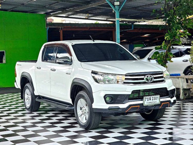 รถ Toyota Hilux Revo 2.4 E Prerunner สี ขาว