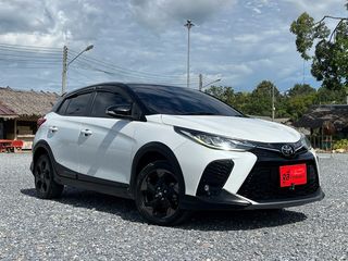 Toyota Yaris X-URBAN 1.2 SPORT PREMIUM Black Roof ปี 2021 ไมล์ 5 หมื่น