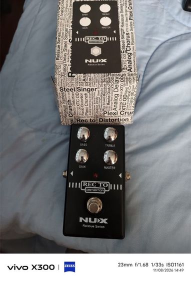 NUX Recto Distortion จากซีรีส์ Reissue เป็นเอฟเฟกต์กีตาร์แบบแอนะล็อกที่จำลองโทนเสียงแตกไฮเกน (High-Gain) อันเป็นเอกลักษณ์ของแอมป์หลอดสัญชาติอเมริกันชื่อดังในยุค 90 เ