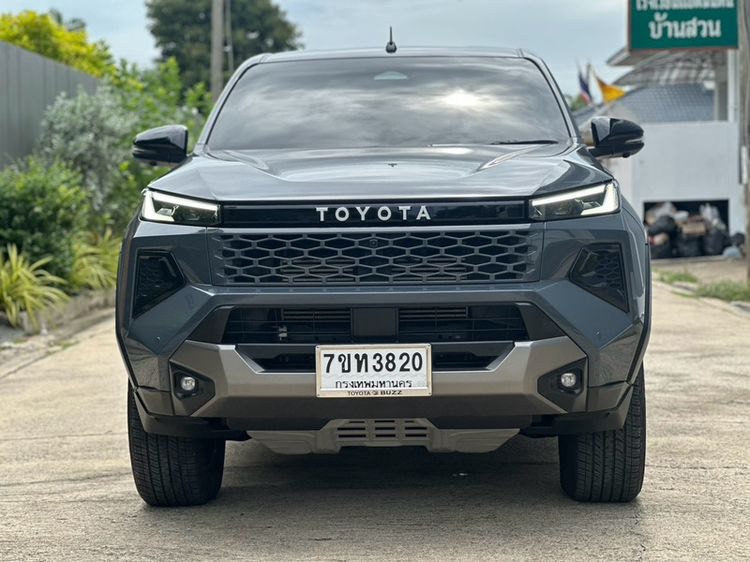 รถ Toyota Hilux Revo Double Cab 4x4 2.8 Rocco สี เทา
