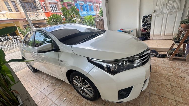 รถ Toyota Altis 1.8 V สี ขาว