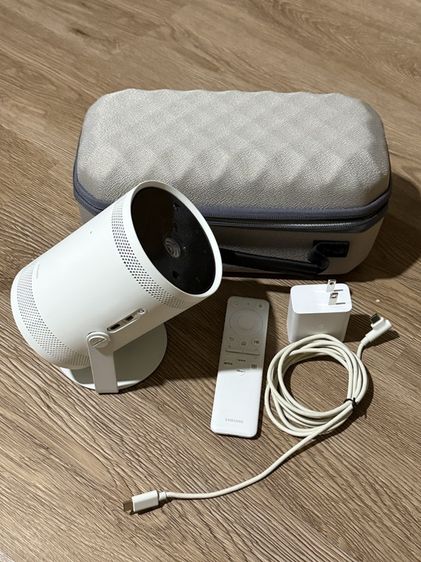 เครื่องฉาย โปรเจคเตอร์ Hi-end ยี่ห้อ Samsung free style   Gen 1 พร้อมเคสอย่างดี
