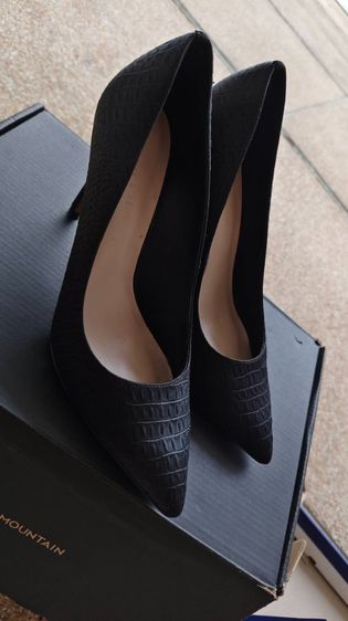 Charles Keith รองเท้าส้นสูง สีดำ ปั้มลายหนังจระเข้