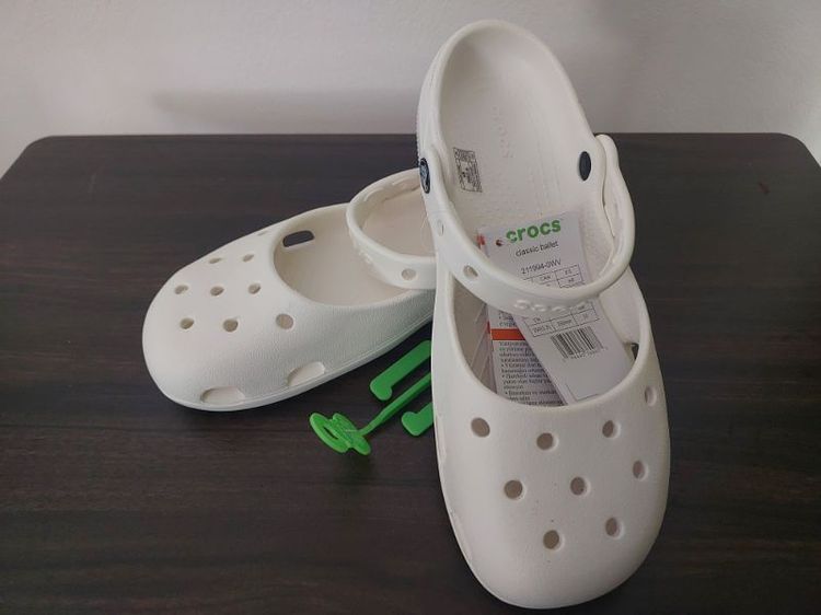 รองเท้าแตะแบบลำลอง อื่นๆ UK 7 | EU 40 2/3 | US 8.5 ขาว รองเท้าแตะแฟชั่น crocs classic ballet