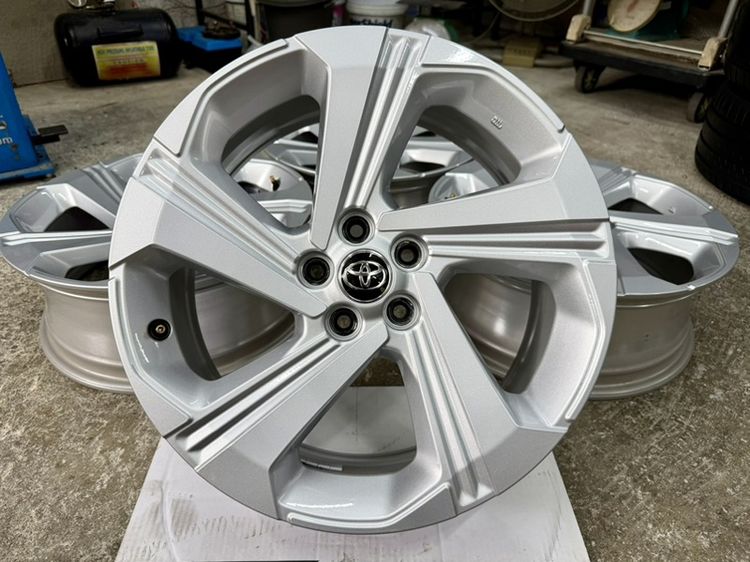 17" ล้อแม็ก TOYOTA YARIS CROSS ขอบ 17”5 รู 100 ถอดป้ายแดง