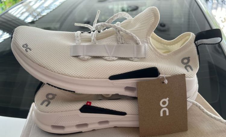 รองเท้าออกกำลังกาย On Running ไม่ระบุ ขาย On Cloud Easy สี ขาว/ดำ size 42.5/270-275cm ของใหม่ ของแท้ 100% เบา ใส่สบาย