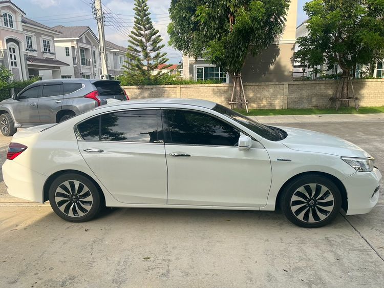 รถ Honda Accord 2.0 Hybrid i-VTEC สี ขาว