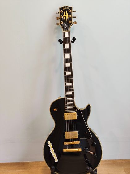 อื่นๆ ขายกีต้าร์ไฟฟ้า Burny les Paul custom สีดำ