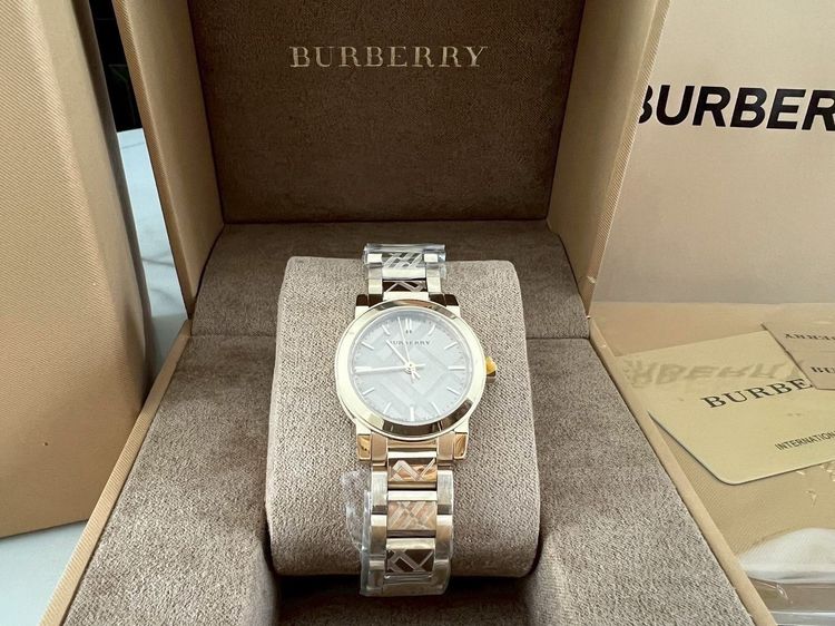 Bvlgari นาฬิกาBurberry หน้าปัด 28 มม. สีทองหรูหรา อุปกรณ์ครบ