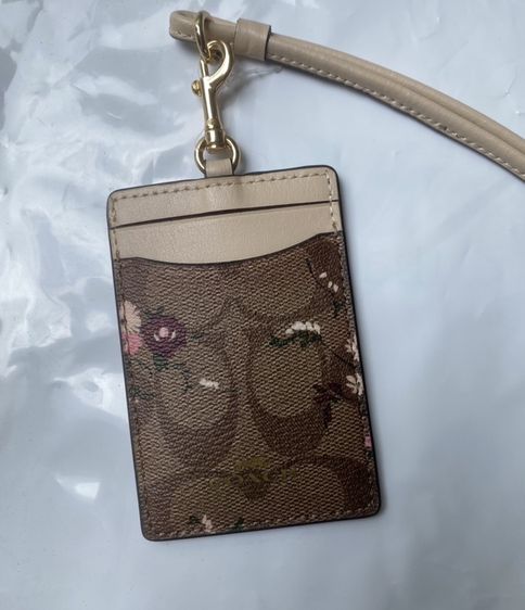 สายคล้องบัตร Coach