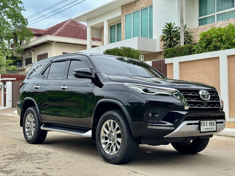 รถ Toyota Fortuner 2.4 G สี ดำ