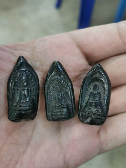 พระกริ่งคลอง​ตะเคียน​ วัดประดู่​องค์​ละ700 3​ องค์​ 1800​