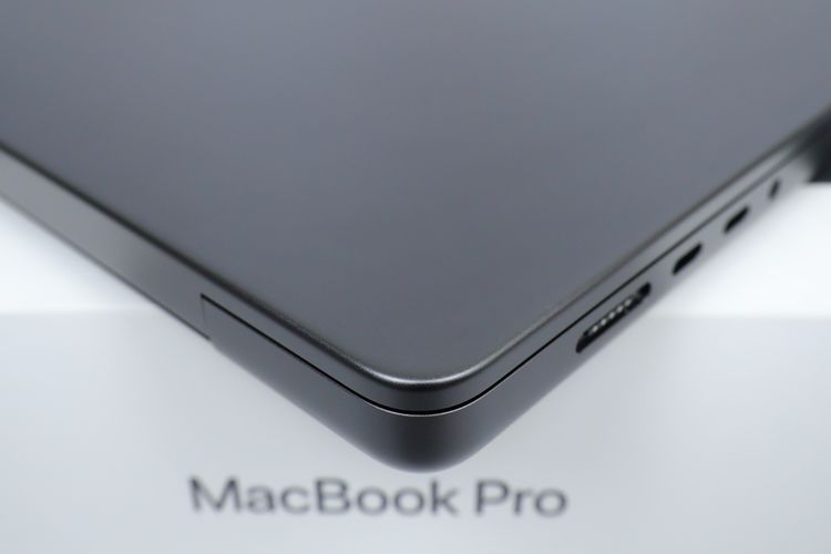 MacBook Pro M5 Max 16" 48.2TB  รูปที่ 9