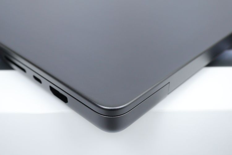 MacBook Pro M5 Max 16" 48.2TB  รูปที่ 8