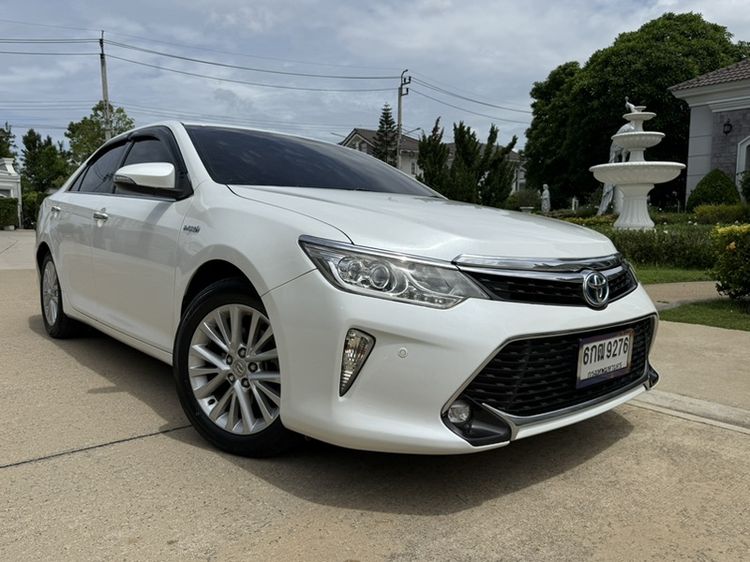 รถ Toyota Camry 2.5 Hybrid Navigator สี ขาว