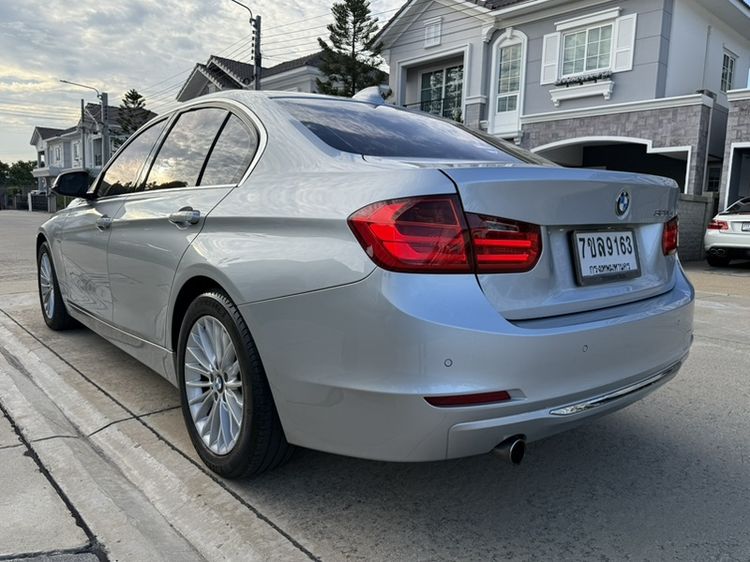 BMW Series 3 2013 320d Sedan ดีเซล ไม่ติดแก๊ส เกียร์อัตโนมัติ บรอนซ์เงิน รูปที่ 4