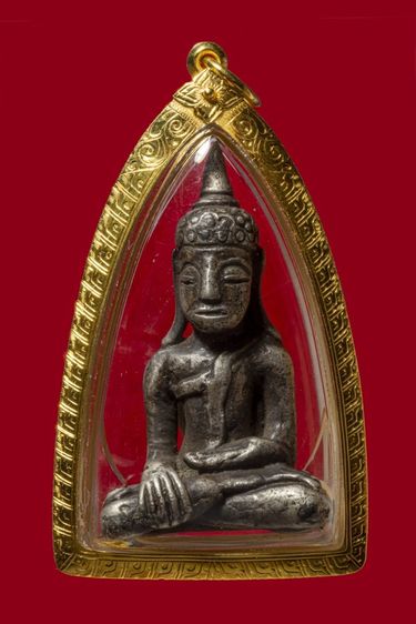 พระยอดธงเลี่ยมทอง