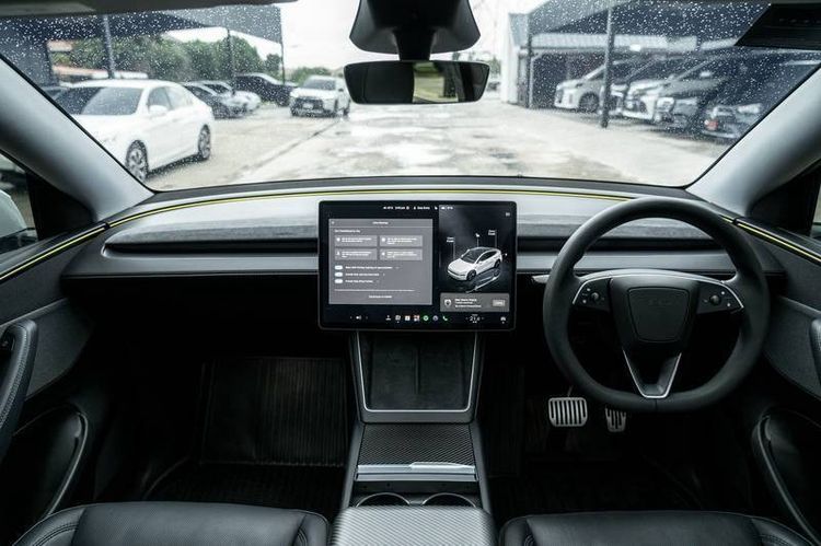 Tesla Model Y 2025 Launch Series Sedan ไฟฟ้า ขาว รูปที่ 4