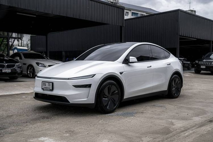 รถ Tesla Model Y Launch Series สี ขาว
