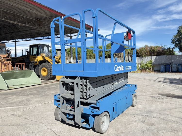 รถกระเช้ากรรไกรไฟฟ้า GENIE รุ่น GS-2646  ความสูง 7.9 เมตร  เก่านอกนำเข้า รูปที่ 2