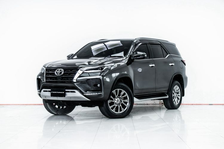 รถ Toyota Fortuner 2.4 V สี เทา