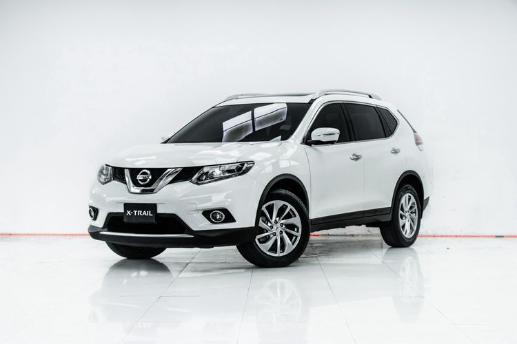 Nissan X-Trail 2015 2.5 V 4WD Utility-car เบนซิน ไม่ติดแก๊ส เกียร์อัตโนมัติ ขาว