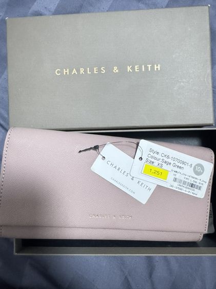 กระเป๋าสตางค์ Charles & Keith