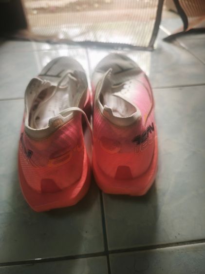 ไม่ระบุ รองเท้าวิ่ง