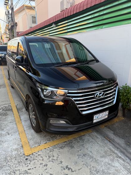 Hyundai H-1  2019 2.5 Deluxe Van ดีเซล ไม่ติดแก๊ส เกียร์อัตโนมัติ ดำ รูปที่ 2