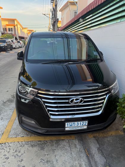 Hyundai H-1  2019 2.5 Deluxe Van ดีเซล ไม่ติดแก๊ส เกียร์อัตโนมัติ ดำ รูปที่ 3