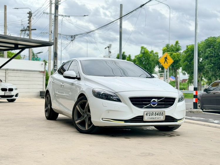 Volvo V40 2014 2.0 T5 R-Limited Sedan เบนซิน ไม่ติดแก๊ส เกียร์อัตโนมัติ ขาว