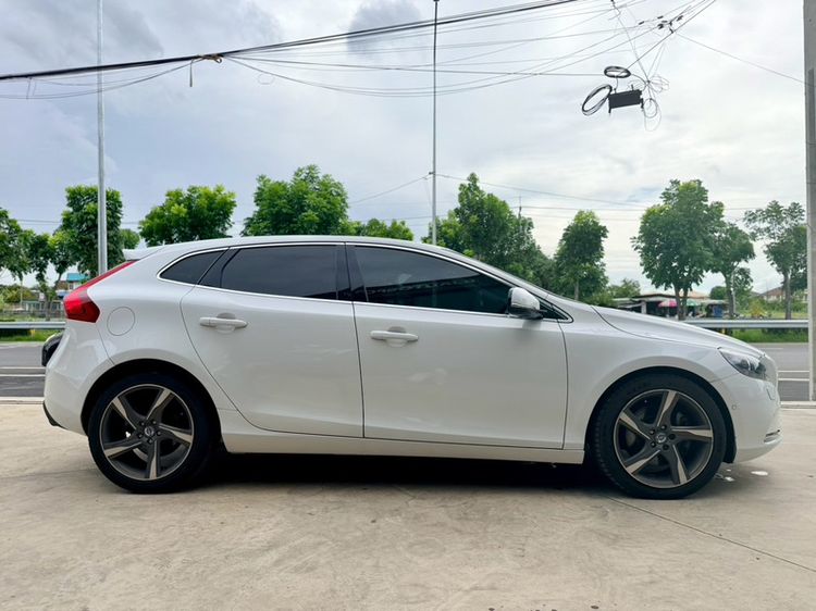 รถ Volvo V40 2.0 T5 R-Limited สี ขาว
